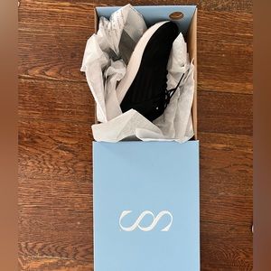 Saysh One running shoe. Size 10. Worn once. With box.